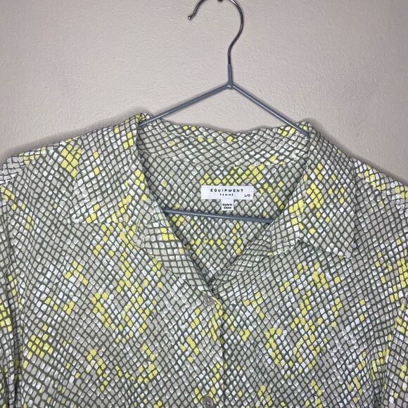 Equipment Femme Grey/Yellow Animal Printed Button-Up Blouse Size Large - Picture 3 of 8